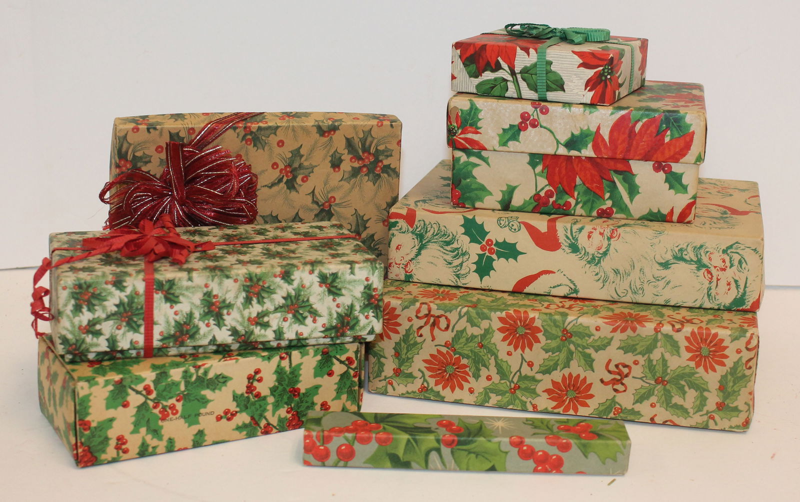Lot of 8 small Christmas boxes in various shapes & sizes (1 of 6)