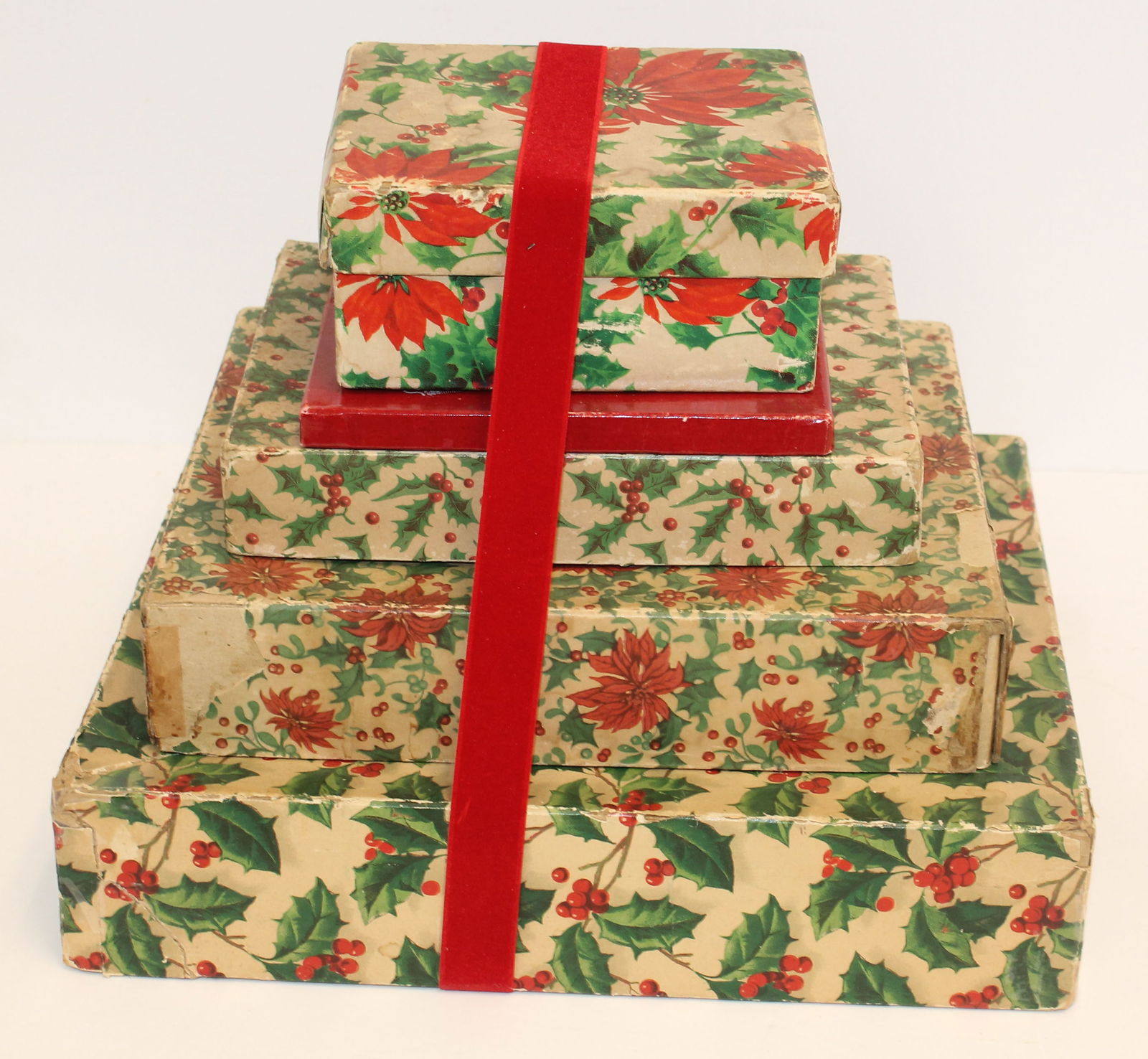 Lot of 5 vintage Christmas boxes in various shapes & sizes (1 of 3)