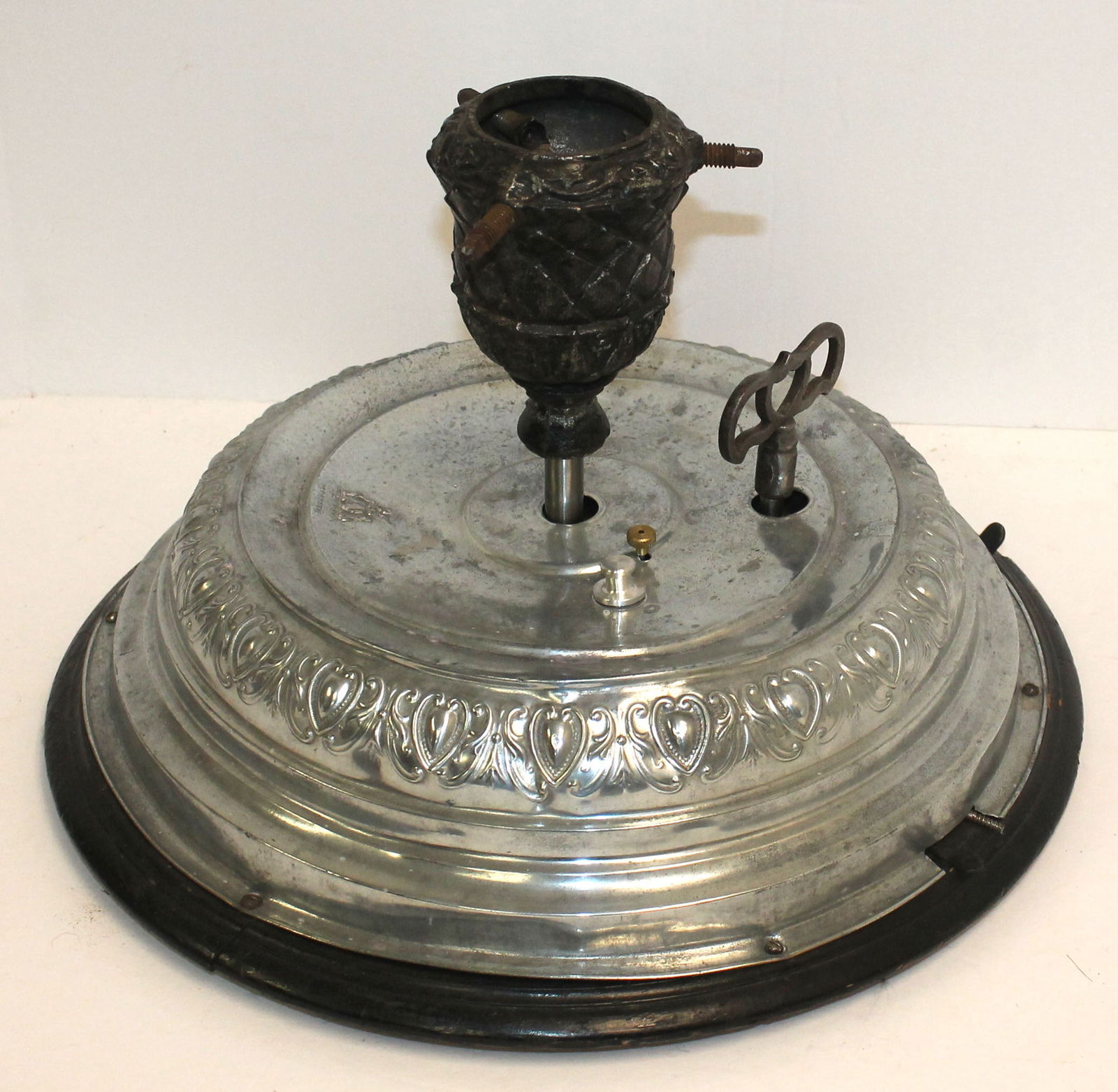 J.C. Eckardt musical rotating Christmas tree stand - 14" diam x 9" tall (1 of 5)