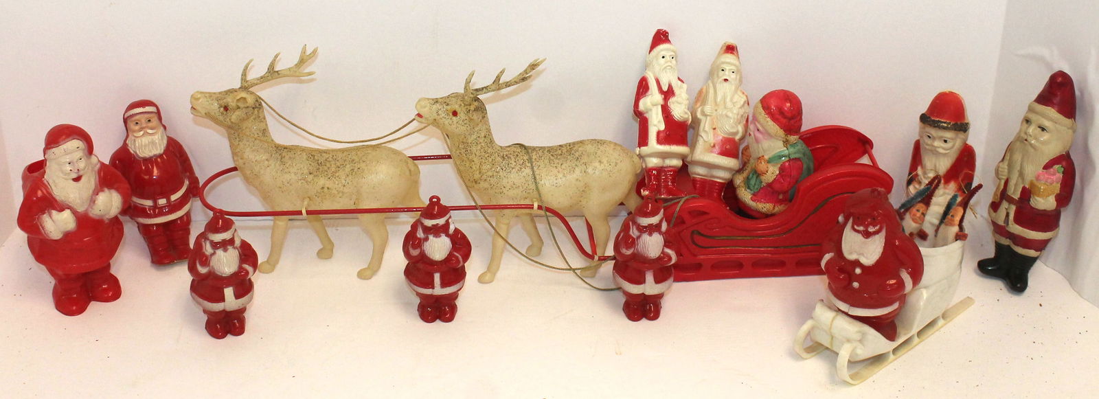 Lot of vintage plastic & celluloid Santas, reindeer, sleds, etc (1 of 5)