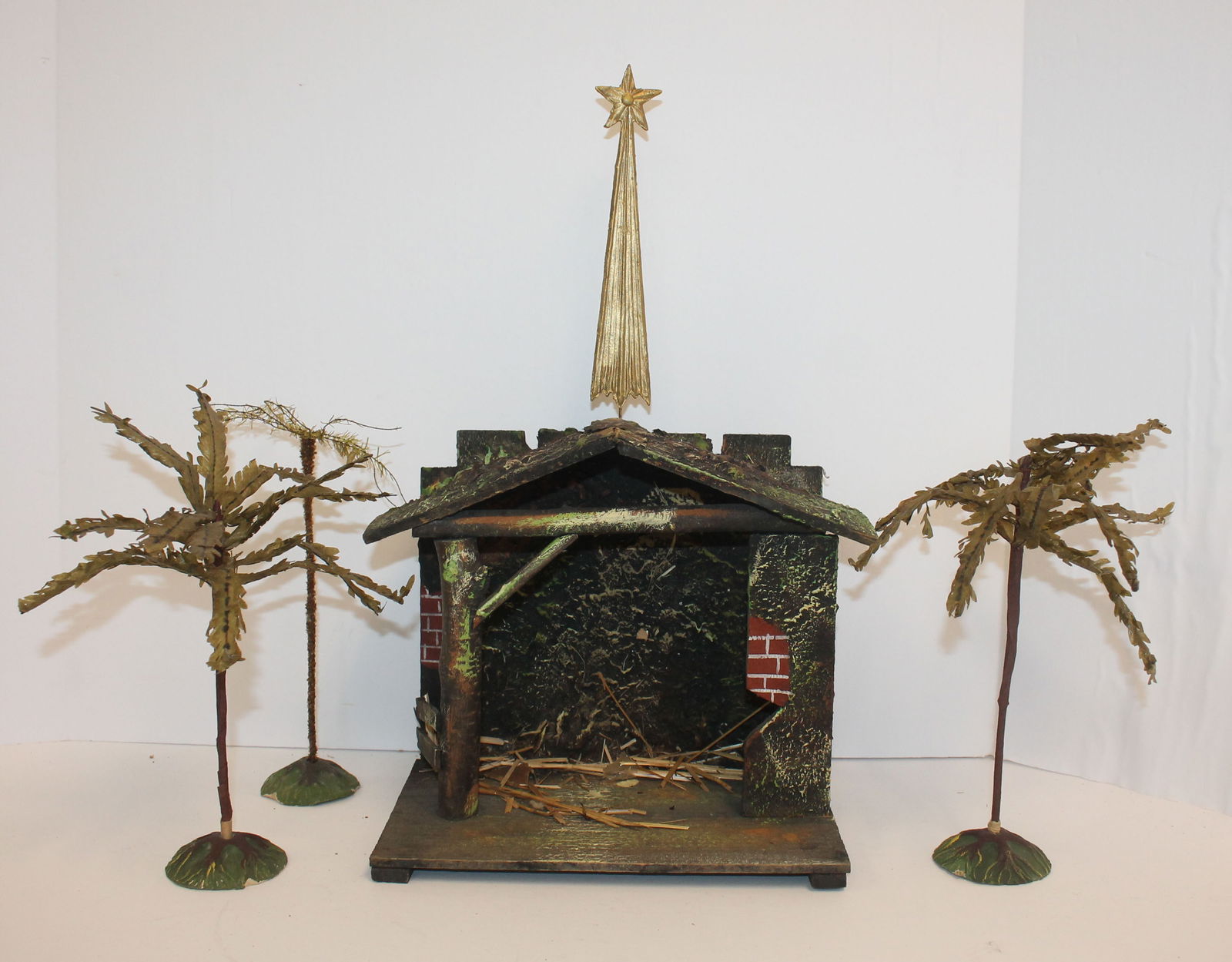 Vintage wooden creche w 3 palm trees - 8" tall creche: Vintage wooden creche w 3 palm trees - 8" tall creche