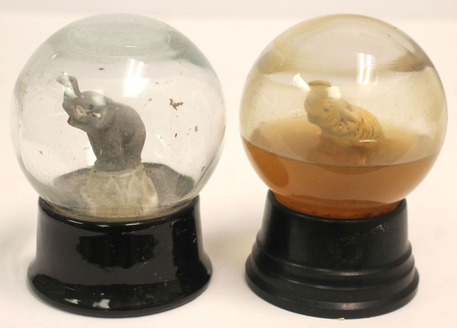Lot of 2 vintage glass snow globes - Elephants - approx 4" tall (1 of 6)