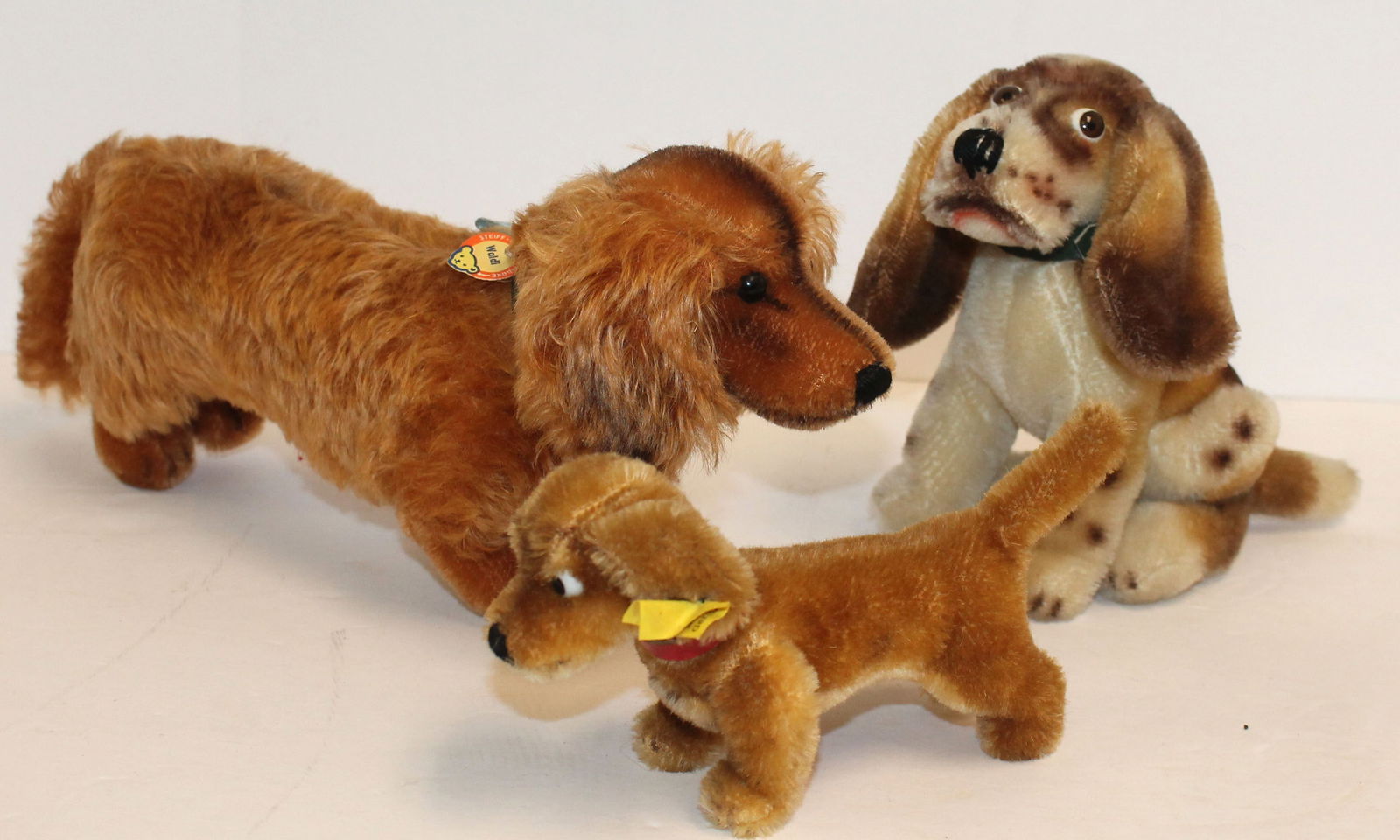 Lot of 3 Steiff dogs - "Waldi" & "Basset" have orig tags & all 3 have button in ear - 11" & 5" long (1 of 8)