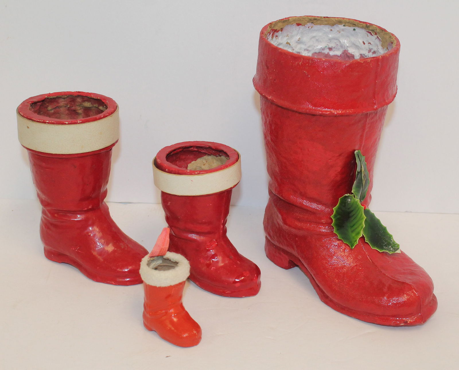 Lot of 4 ca 1930's candy container boots in various sizes - (1 of 5)