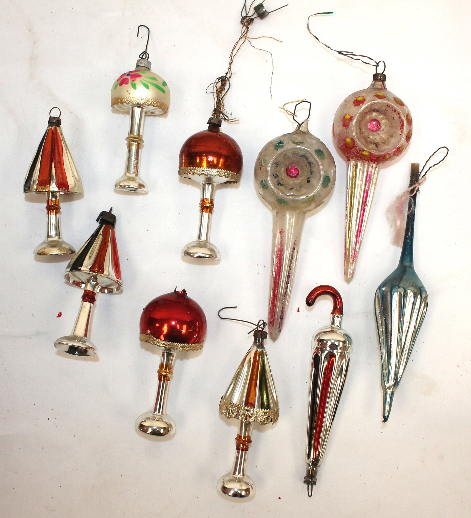 Lot of 10 vintage glass ornaments in lamp/lantern form: Lot of 10 vintage glass ornaments in lamp/lantern form