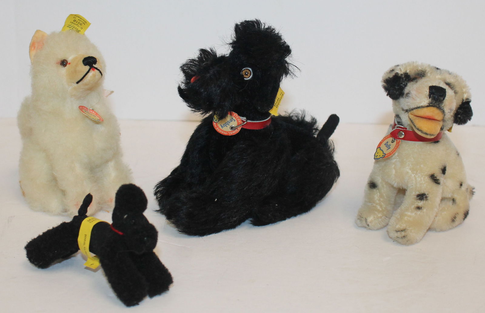 Lot of 4 Steiff dogs incl "Dally", "Chow", "Snobby" all w buttons & 3 w orig tags (1 of 13)