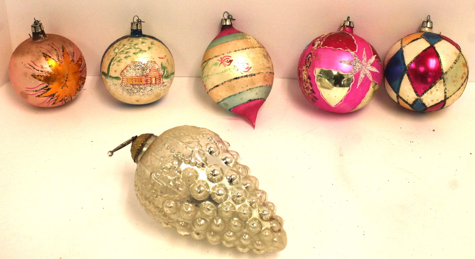 Lot of 6 vintage glass Christmas ornaments: Lot of 6 vintage glass Christmas ornaments