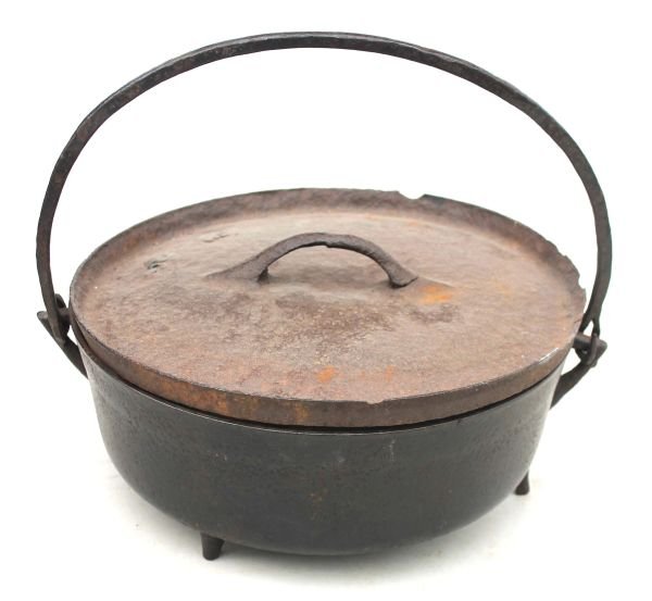 ca 1770 cast iron Dutch oven - 13" diam: ca 1770 cast iron Dutch oven - 13" diam
