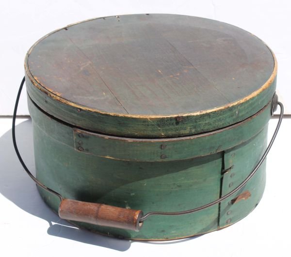 19thC 11" round bail handled pantry box in old gre: 19thC 11" round bail handled pantry box in old green paint
