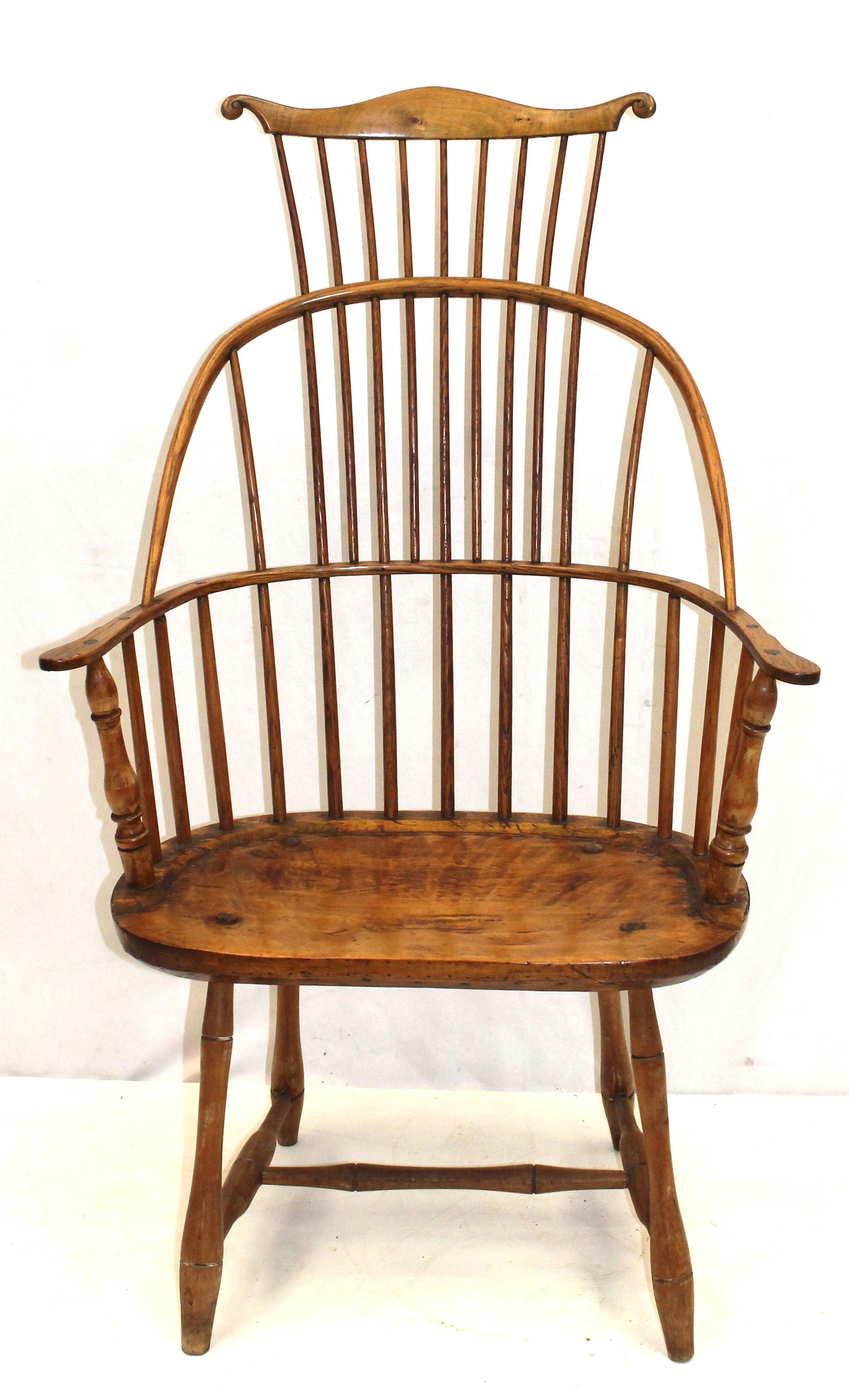 ca 1800 Windsor sack back comb back chair w curled crest & robust seat (23 1/2" wide x 14 1/4" deep) (1 of 15)