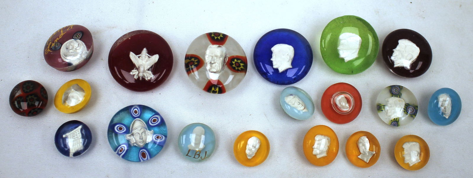 Lot of 3D buttons with Lindon B Johnson, JFK, butterflies, etc (1 of 6)