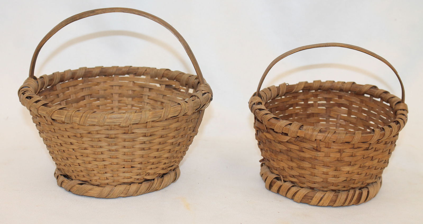 Lot of 2 small fixed handled berry baskets - 6" diam x 5" tall & 5" diam x 4 1/2" tall: Lot of 2 small fixed handled berry baskets - 6" diam x 5" tall & 5" diam x 4 1/2" tall