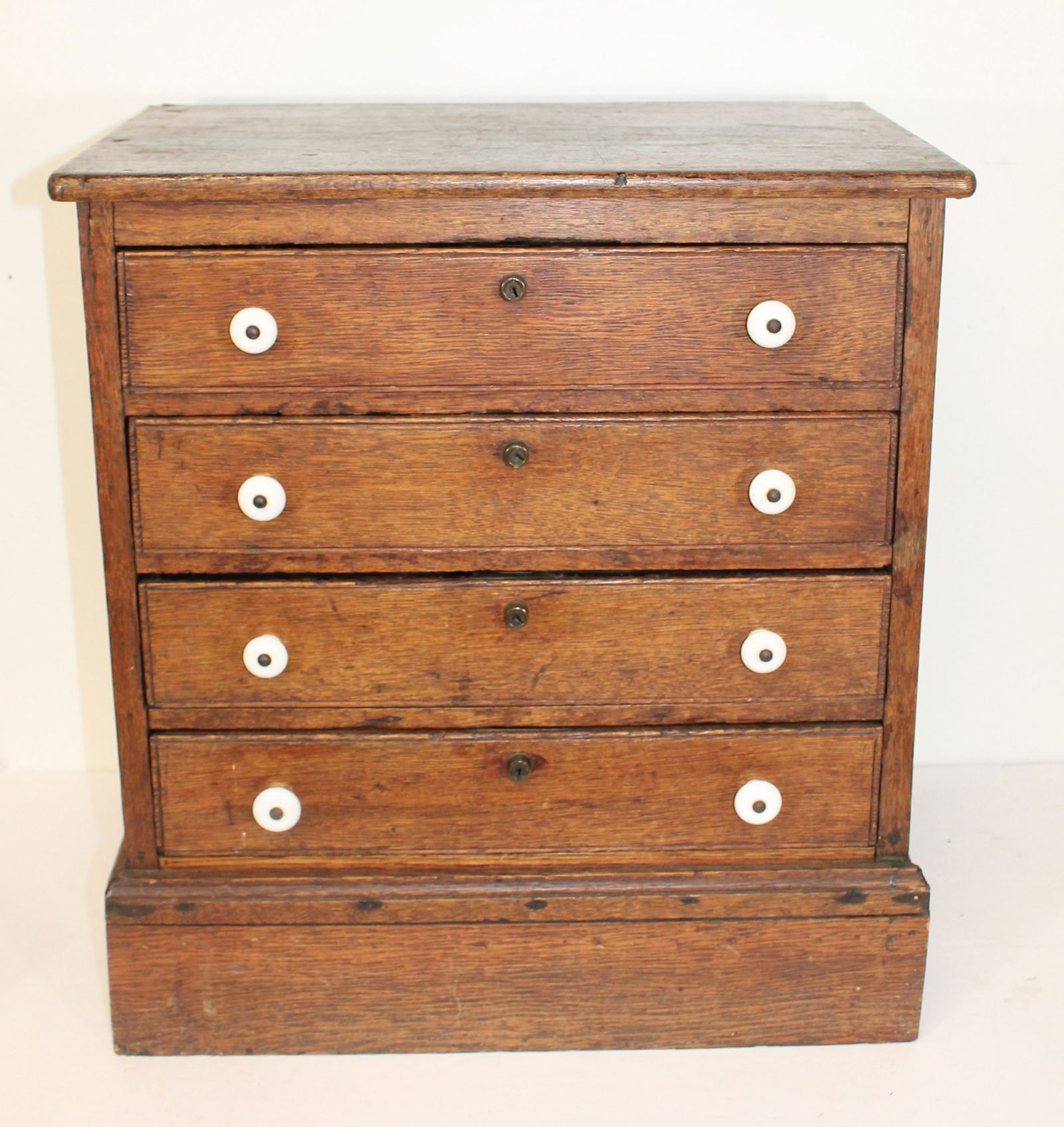 Antique oak 4 drawer collector's cabinet - 20" tall x 18 1/2" wide x 12 3/4" deep (1 of 5)