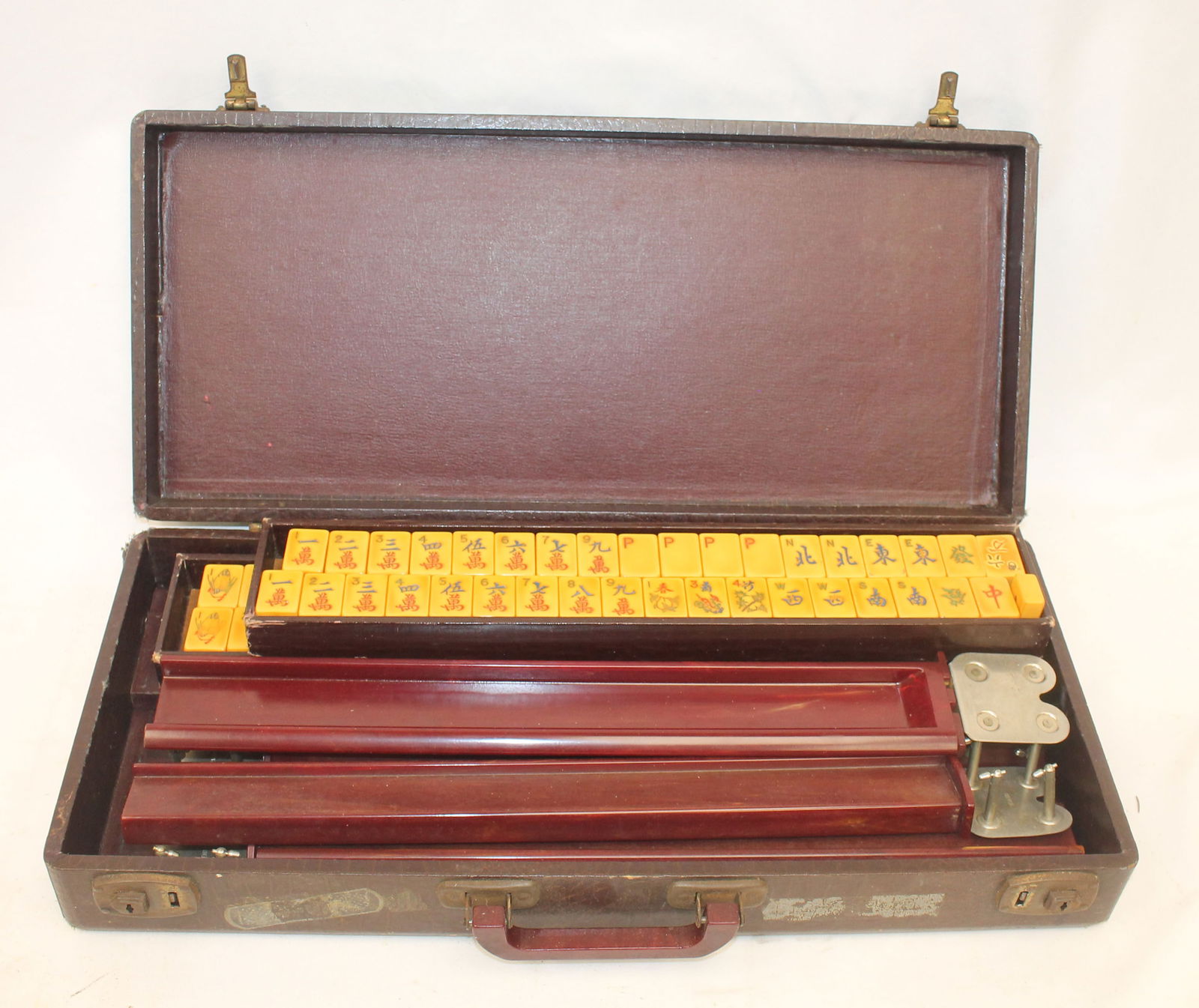 Vintage Bakelite Mahjong set in traveling case w Bakelite handle (1 of 4)
