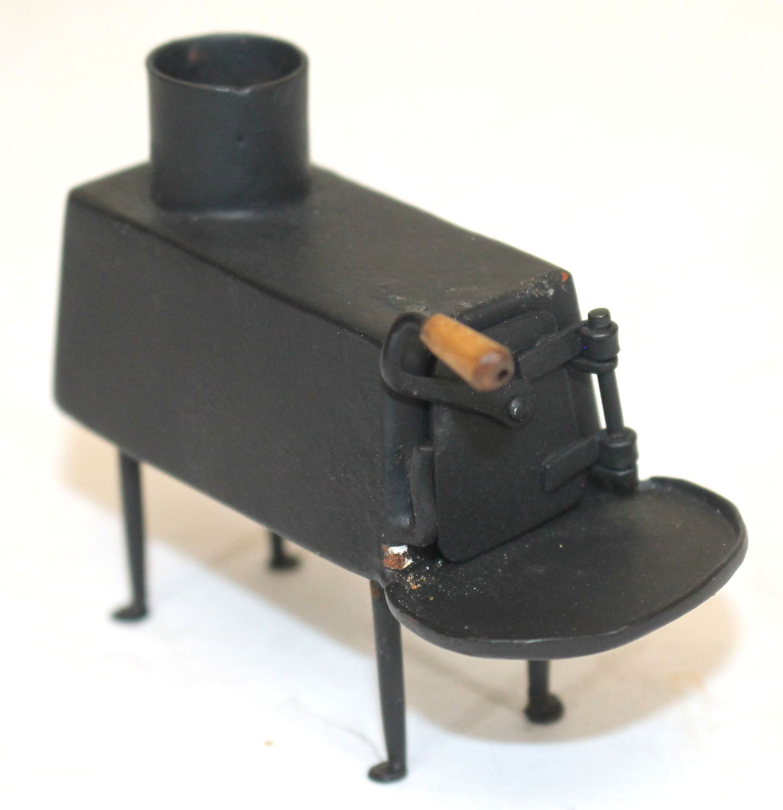 Miniature bench made cast iron stove - wonderfully detailed & constructed - 2 1/4" tall x 2 3/4" (1 of 4)