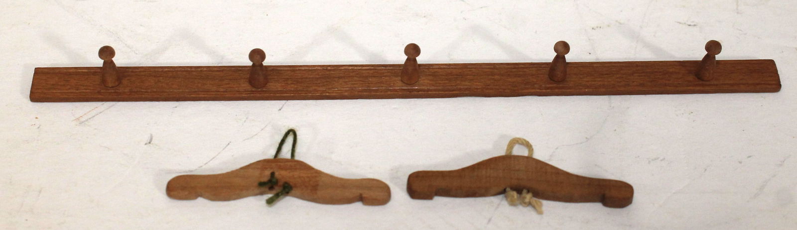 Miniature bench made Shaker peg rack w 2 wooden hangers - 5" long (1 of 6)