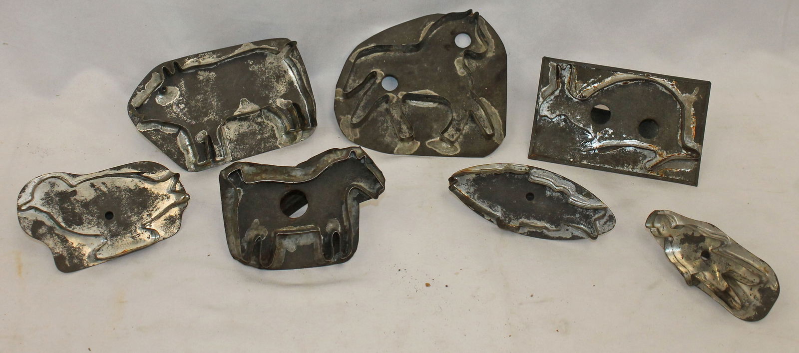 Lot of 7 antique tin cookie cutters incl horse, fish, person, bird, pig & rabbit (1 of 4)