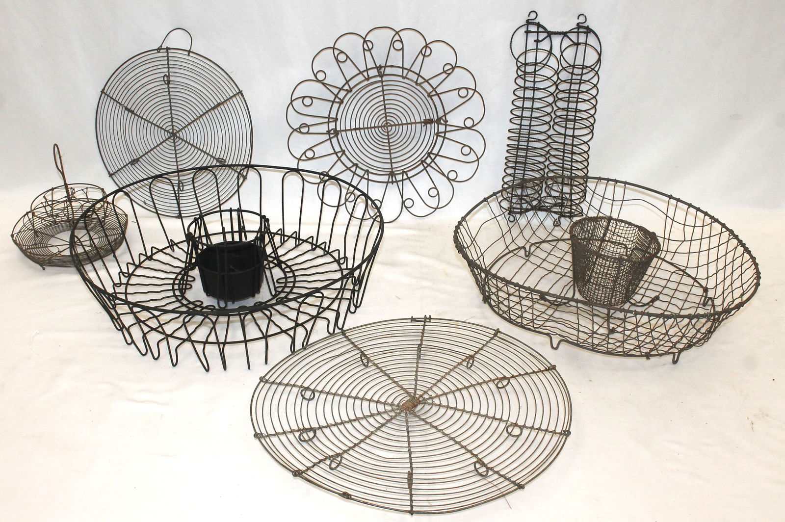 Lot of antique wire incl bowls, & wall shelves (1 of 8)