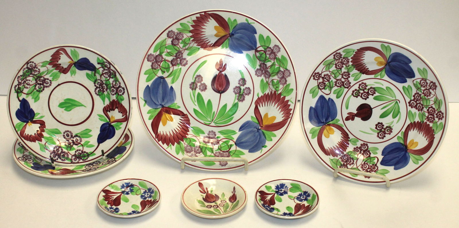 Lot of 7 polychrome dec Virginia pattern Stick Spatterware plates - 3 1/4" (3), 6 1/2" (2), 7 3/4" & (1 of 9)