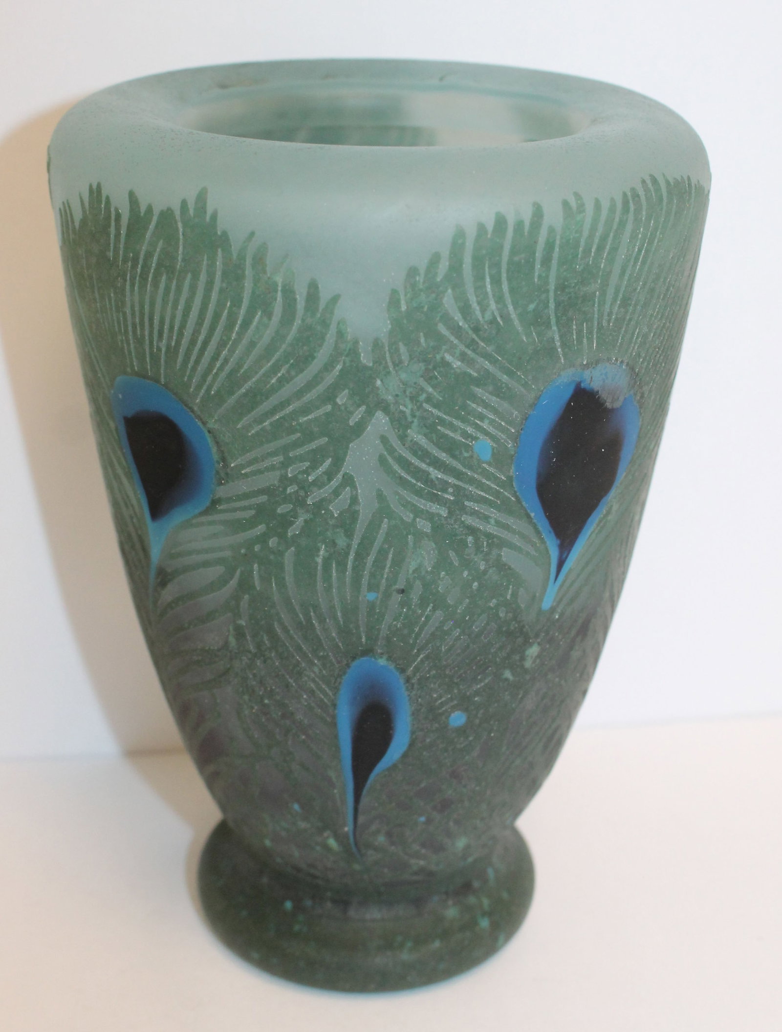 Sgnd Daum Nancy peacock feather art glass vase - 7" tall: Sgnd Daum Nancy peacock feather art glass vase - 7" tall