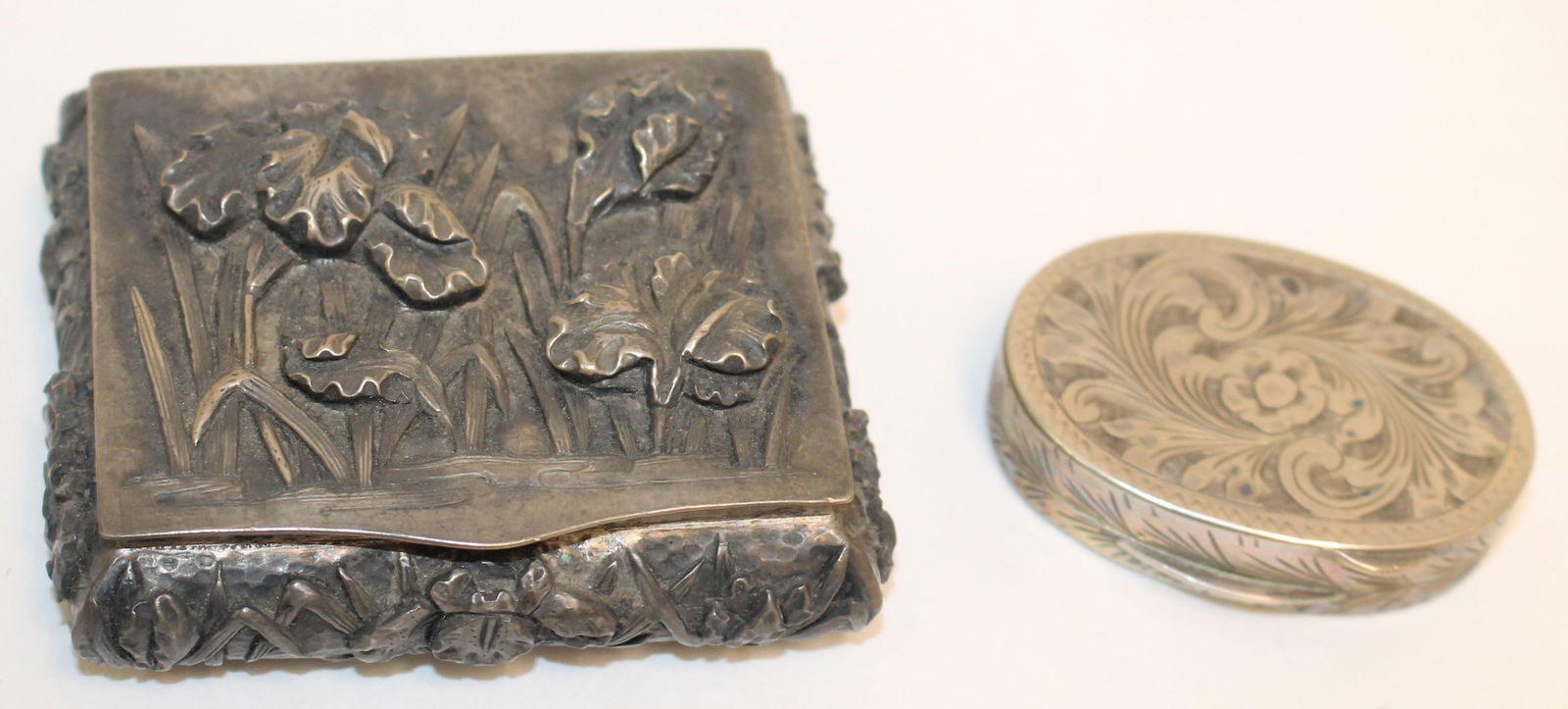 Lot of 2 Art Nouveau silver trinket boxes or vinaigrettes (1 of 8)