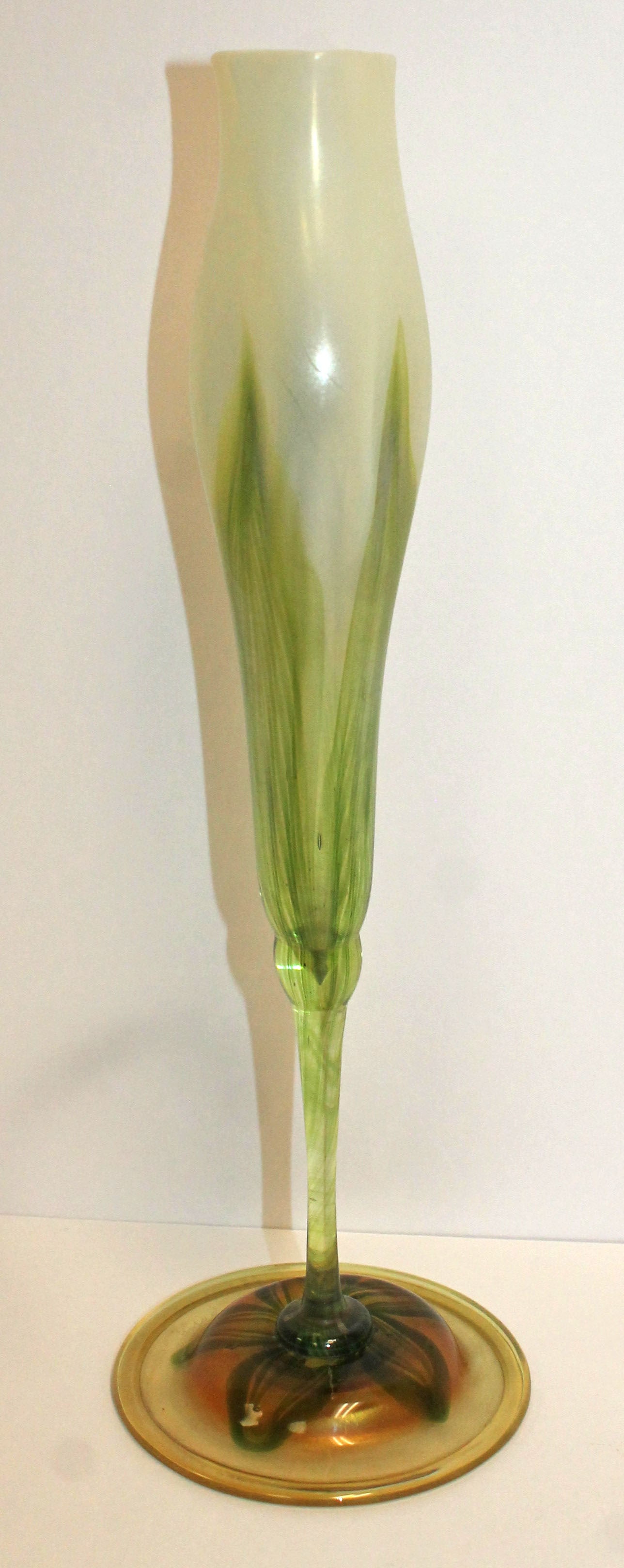 Signed Tiffany Studios Favrile pulled feather calyx floriform vase - sgnd LCT & numbered Y6537 - 12 (1 of 8)