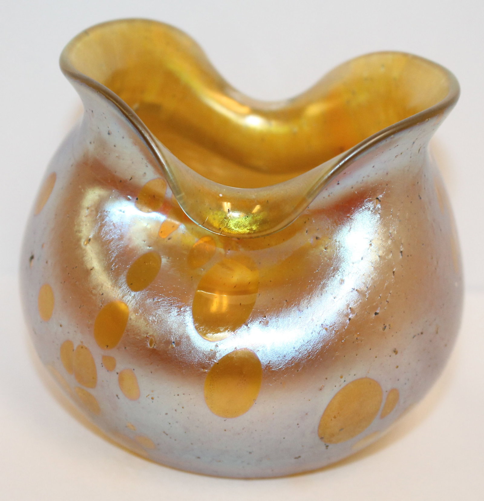 Unsgnd Loetz oil spot dec vase - 3" tall: Unsgnd Loetz oil spot dec vase - 3" tall