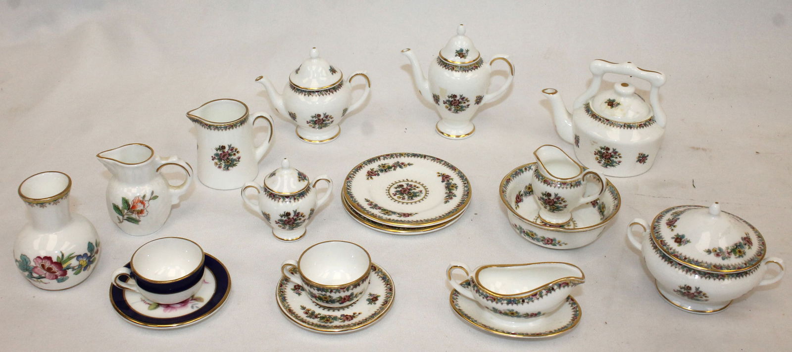 Coalport doll size porcelain set incl teapot, kettle, chocolate pot, sugar & creamer, gravy, cup & (1 of 17)