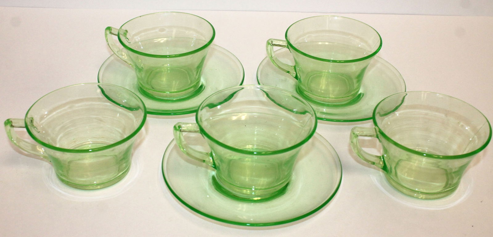 Lot of 5 pieces of vaseline/uranium glass cups (5) and saucers (3) (1 of 3)
