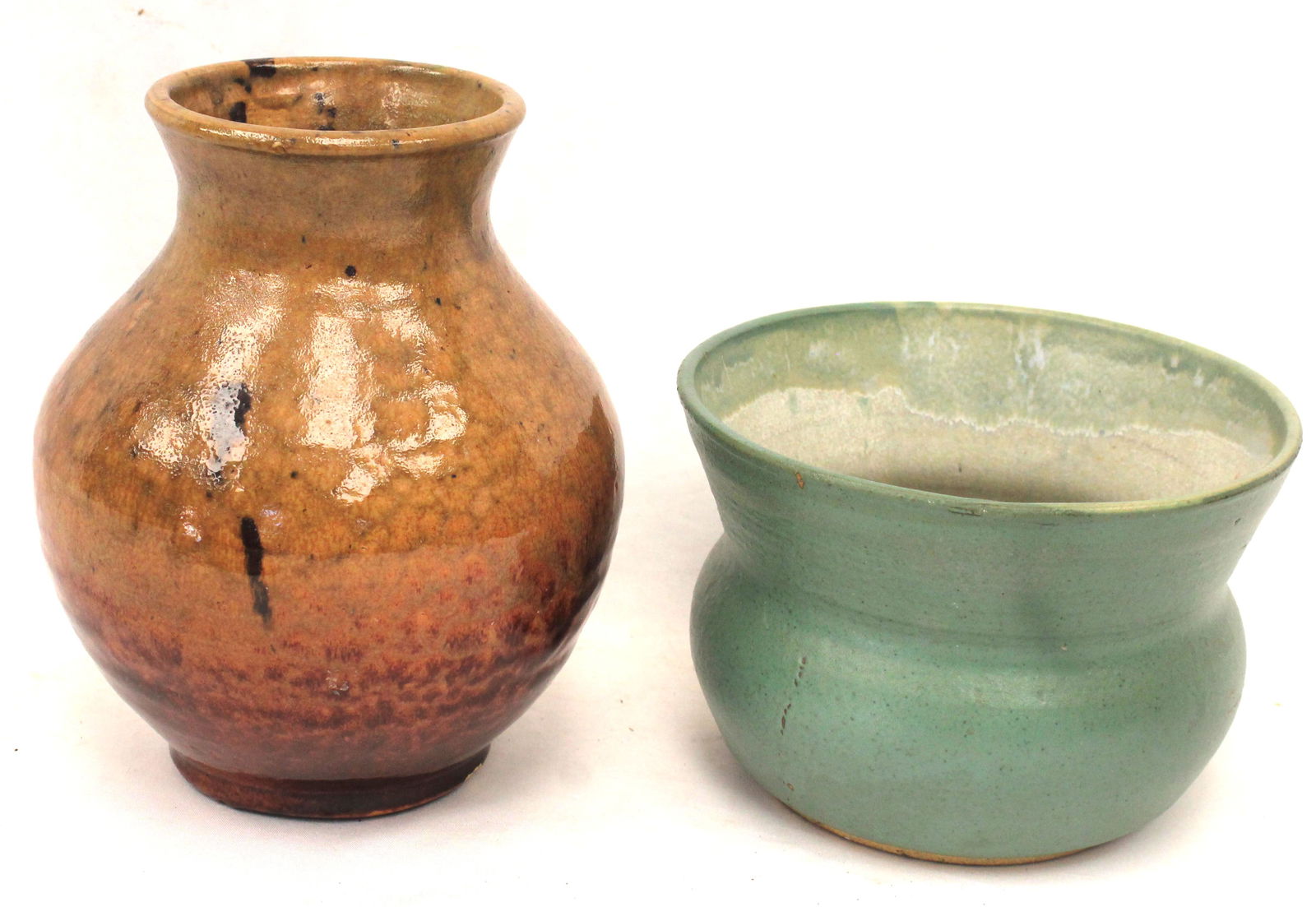 Lot of 2 pieces of Art pottery - 1 in green glaze 5" tall x 6 3/4" diam & 1 in reddish/brown glaze: Lot of 2 pieces of Art pottery - 1 in green glaze 5" tall x 6 3/4" diam & 1 in reddish/brown glaze 8" tall - both unmarked