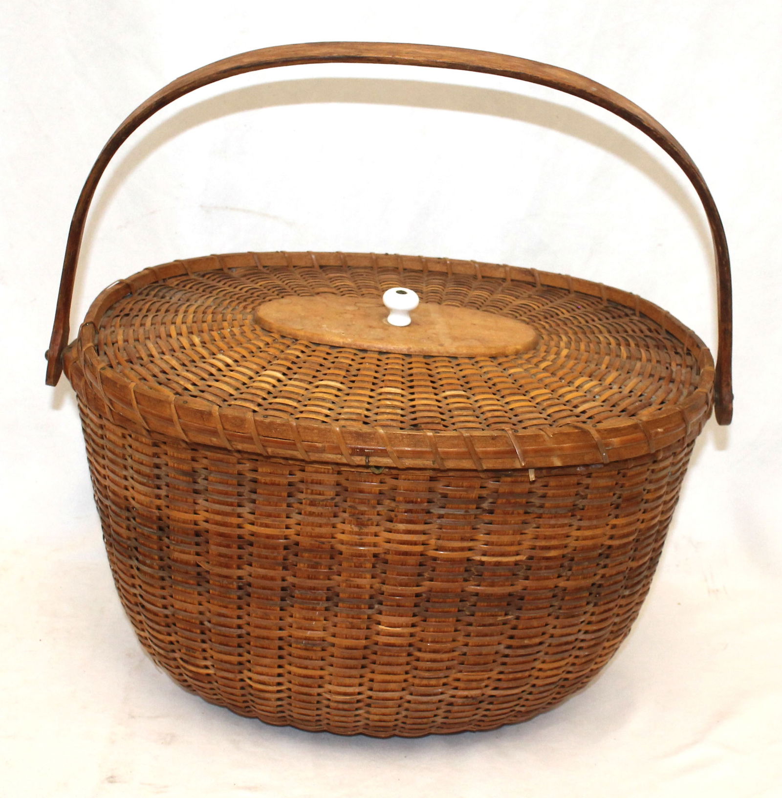 Large vintage Nantucket oval basket w lid & bail handle signed on bottom "ARM Handcraft Basket" - (1 of 6)