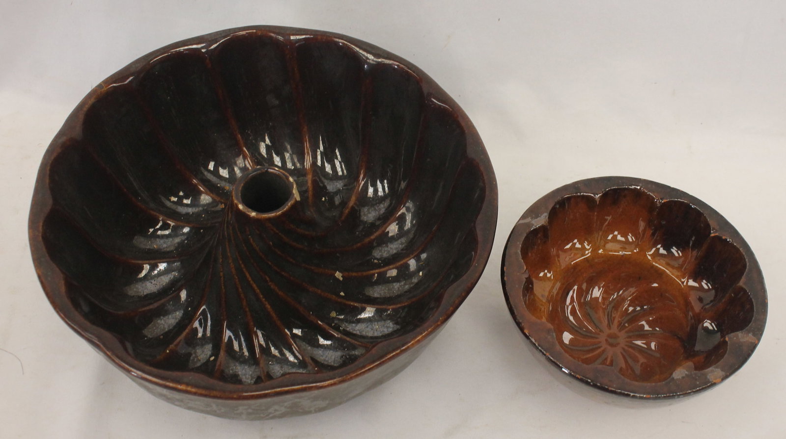 Lot of 2 earthenware items incl redware pudding mold & stoneware turk's head (1 of 8)