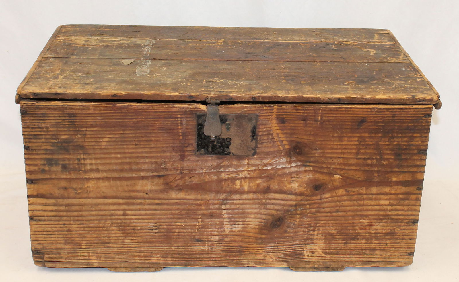 18thC New England lift top pine box in orig old surface - 12" tall x 25" wide x 16" deep (1 of 9)
