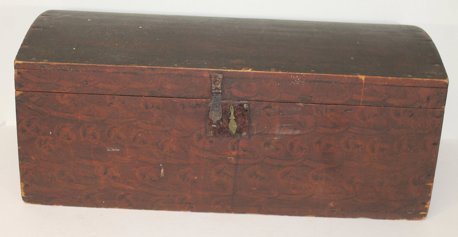 ca 1830 VT dome lid basswood trunk w till & drawer in sponge decoration lined w period newspaper - (1 of 10)