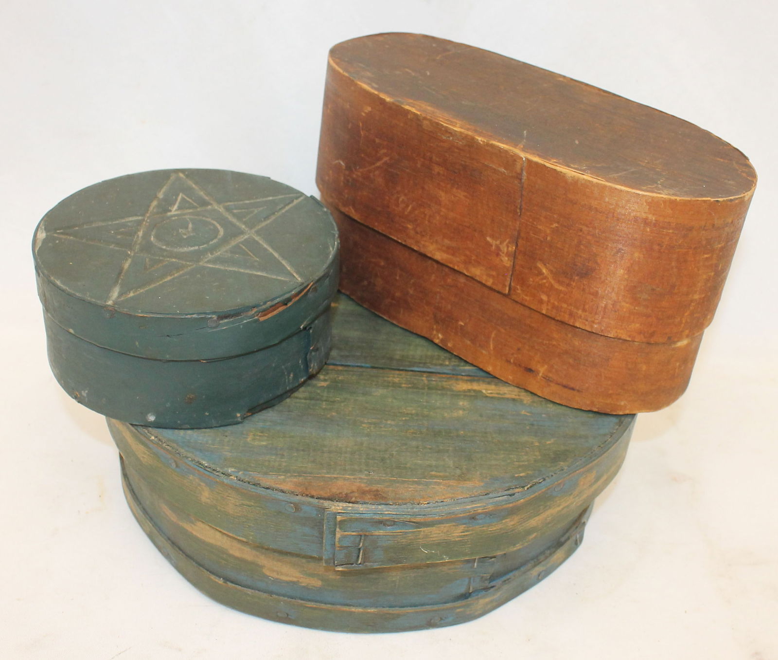 Lot of 3 antique pantry boxes incl 9 3/4"x4 1/2" oval in natural surface,  11" diam green over blue (1 of 8)