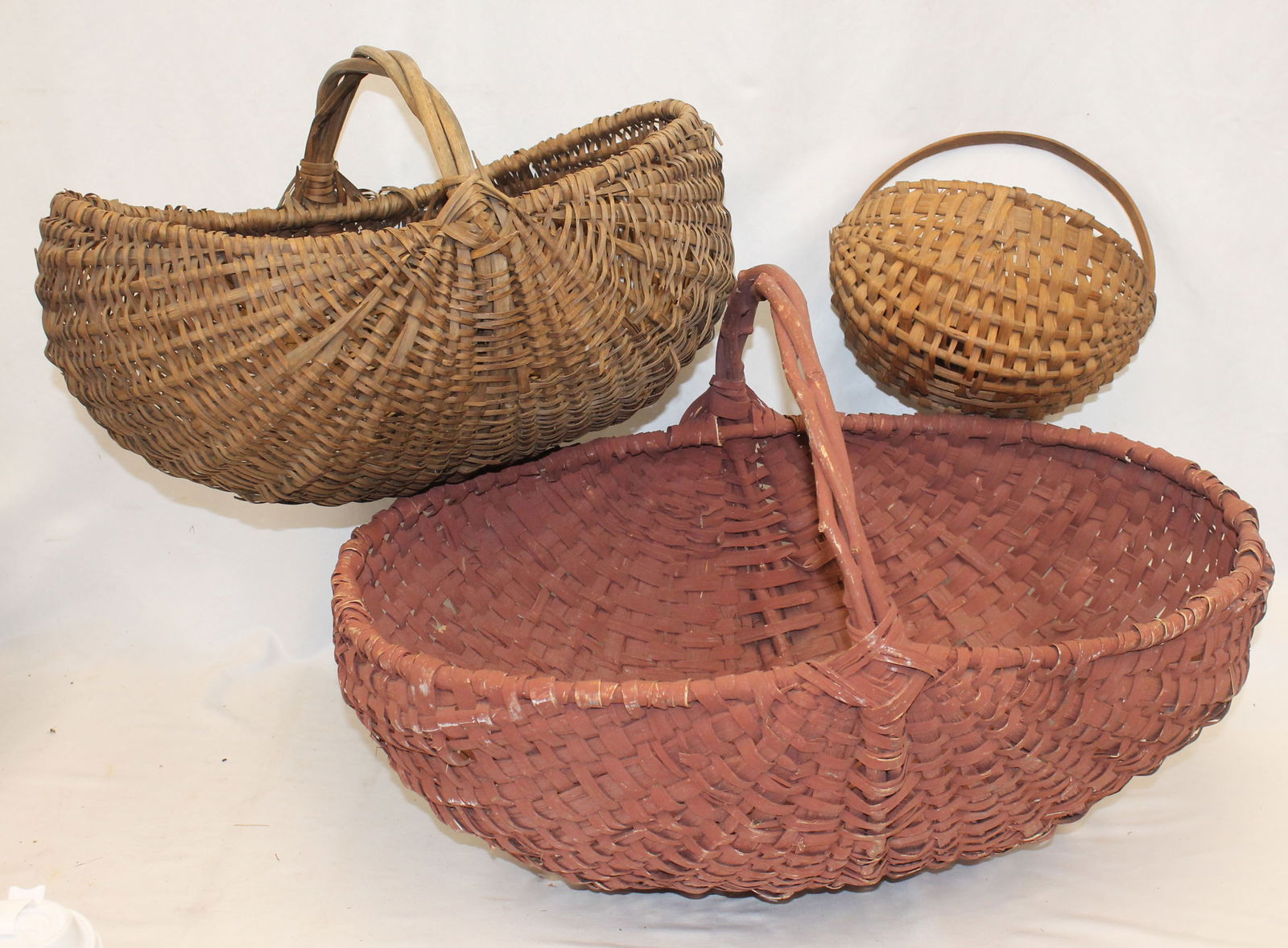 Lot of 3 baskets incl large buttocks 18"x13" x 12" tall, very large melon basket in red 24"x15" x (1 of 5)