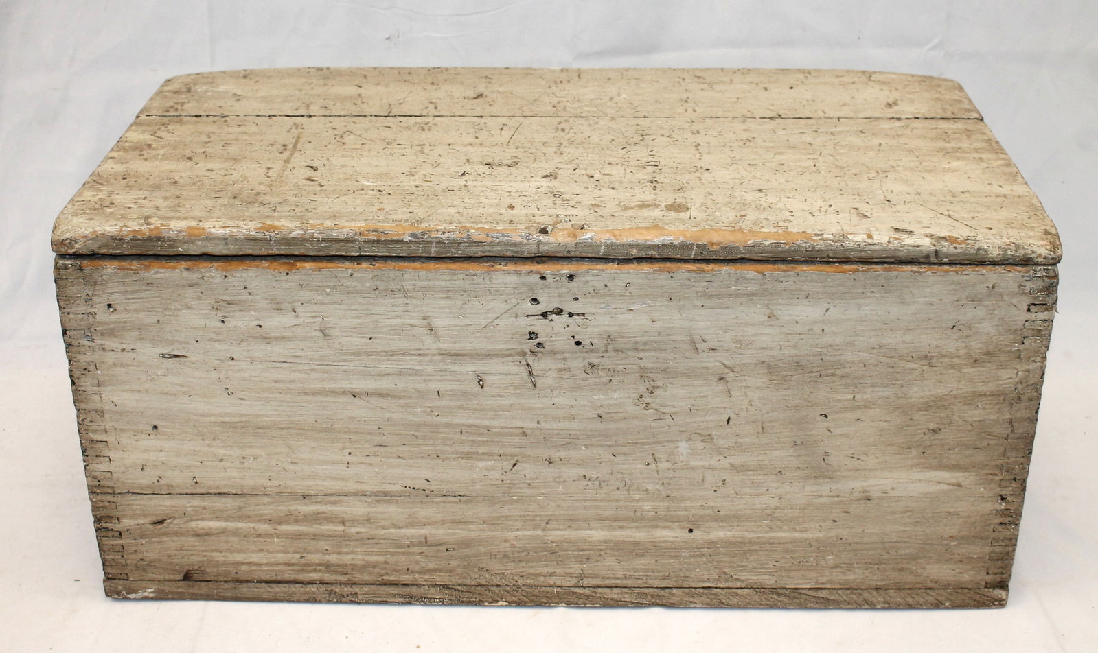Antique box in oyster paint - 11 1/2" tall x 25 3/4" wide x 13 1/2" deep: Antique box in oyster paint - 11 1/2" tall x 25 3/4" wide x 13 1/2" deep