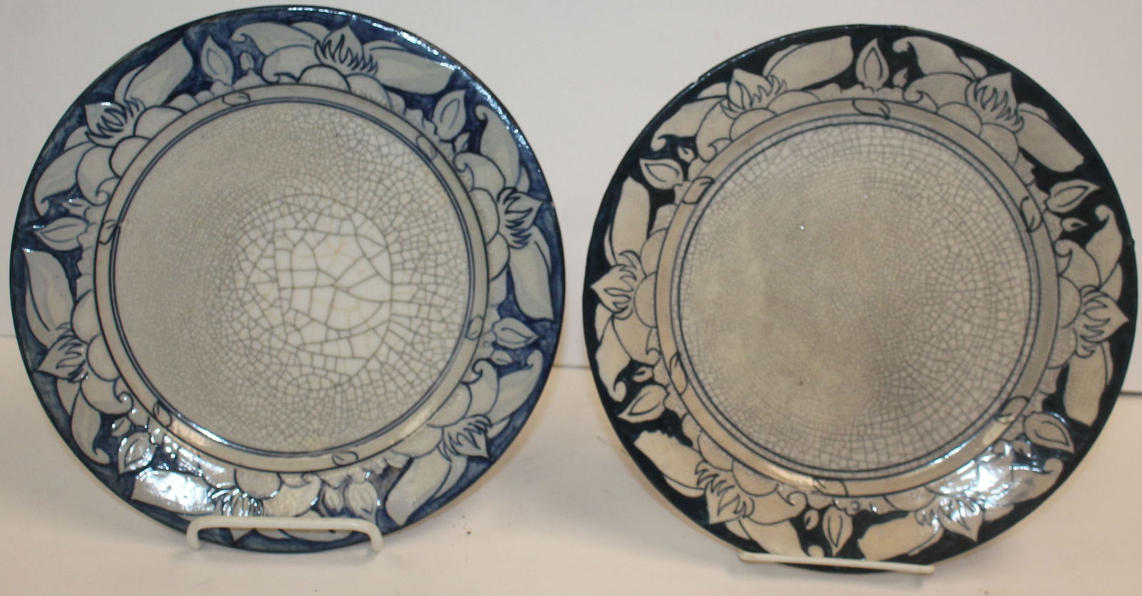 Lot of 2 Dedham Pottery Magnolia pattern 10" plates w Maude Davenport rebus & pre 1929 Dedham mark (1 of 18)