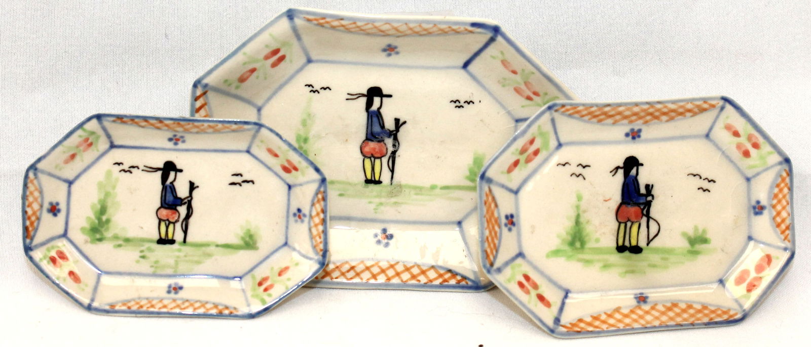 Set of 3 miniature Quimper platters - 3 1/4", 2 3/4" & 2 1/2" (1 of 6)