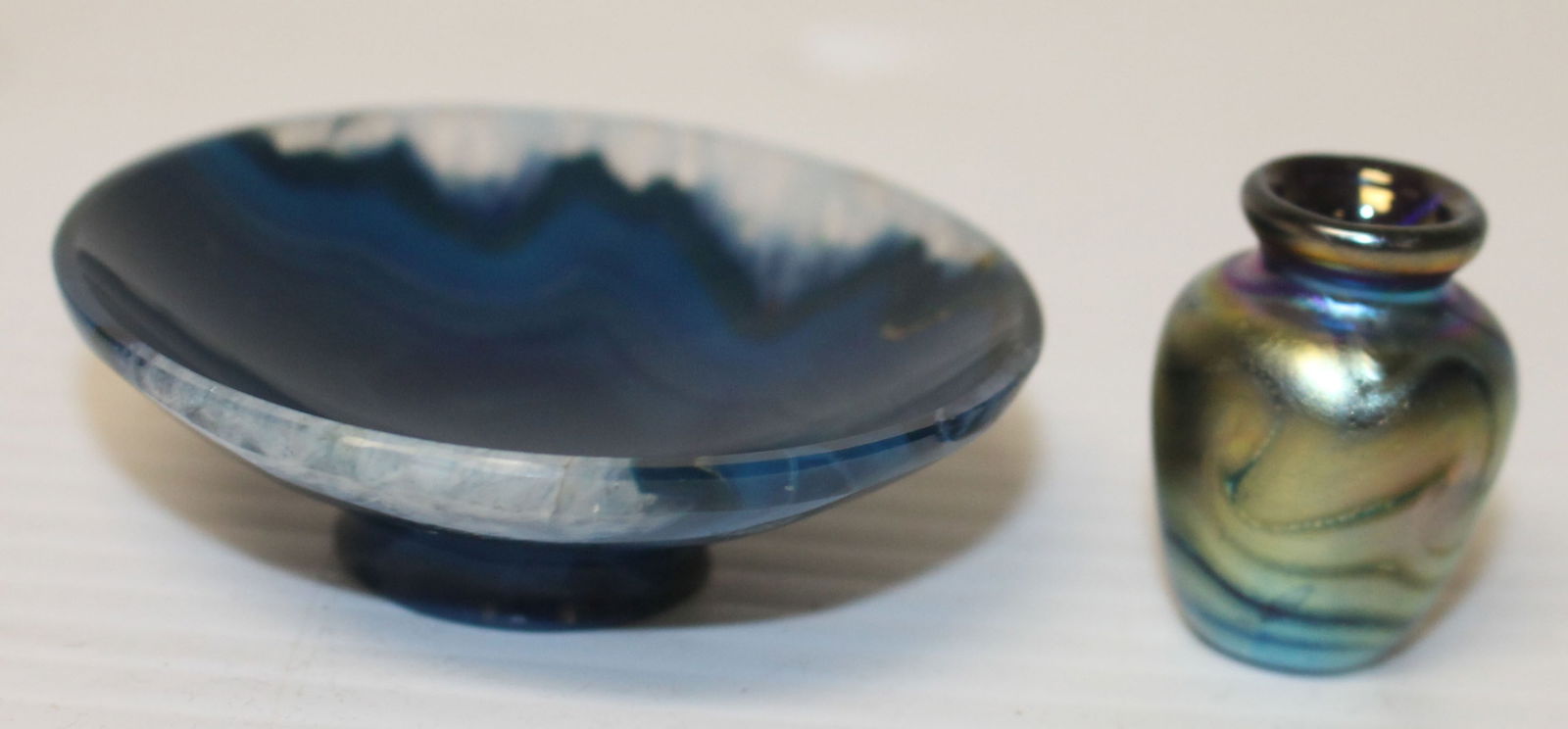 Miniature art glass lot incl blue iridescent vase & bowl - 2 1/2" diam bowl & 1" case (1 of 6)