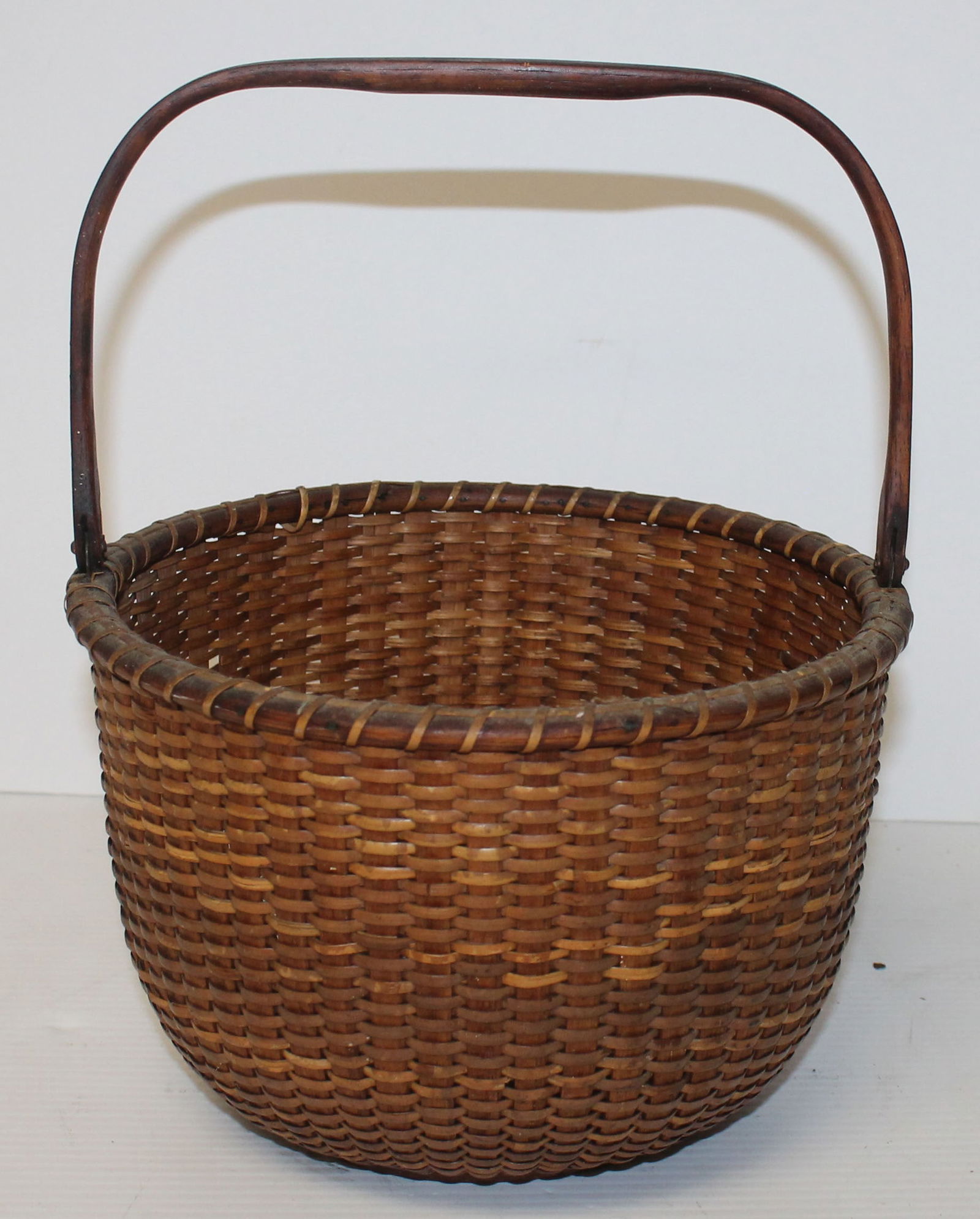 Antique Nantucket basket w bail handle - 6" tall x 8 3/4" diam (1 of 6)