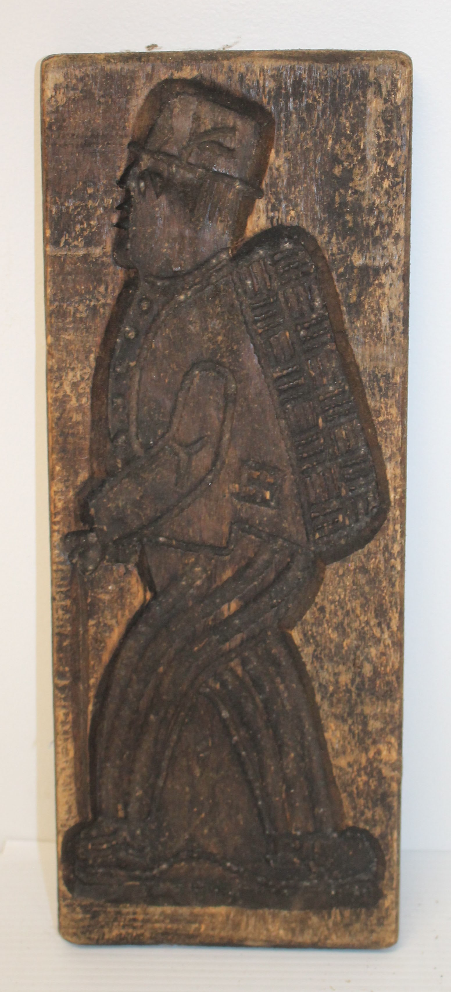 Antique cookie board w gentleman motif - 13 3/4"x5 3/4" (1 of 4)