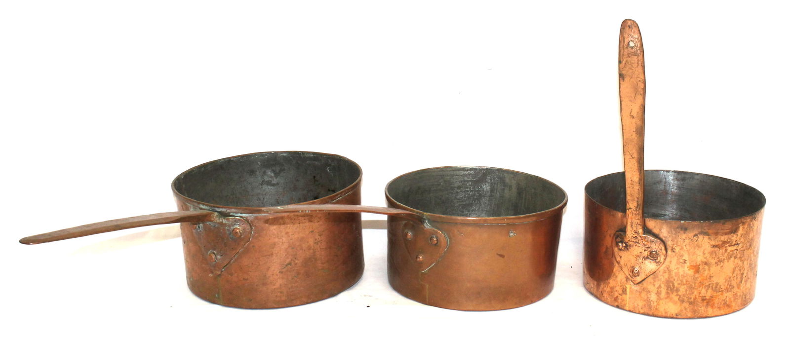 Antique copper lot incl 3 dovetailed pots w copper handles - 1 w upright handle - 9", 9 1/2" & 9" (1 of 9)
