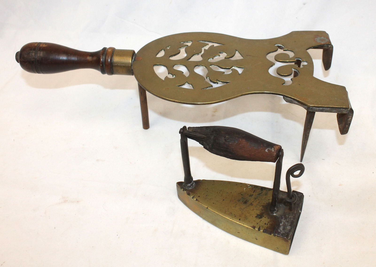 Antique brass lot incl iron based trivet w wooden handle & sad iron (1 of 3)