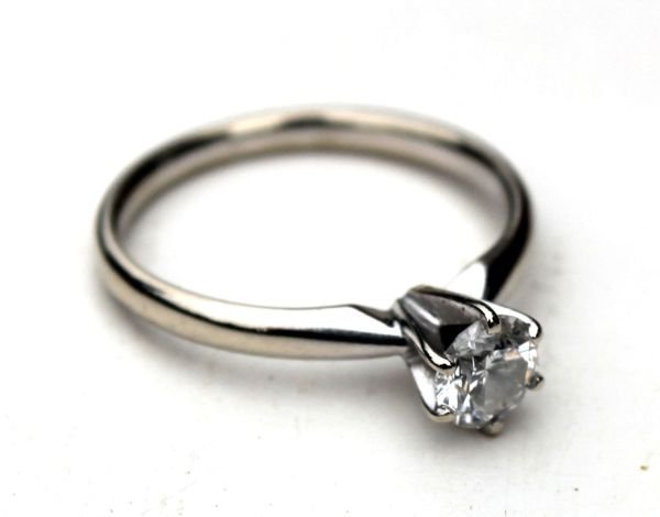 14k white gold ring w good sized diamond solitaire: 14k white gold ring w good sized diamond solitaire - 1.7dwt