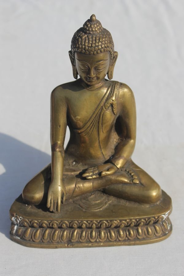 Tibetan/Nepal bronze Buddha - 8" tall: Tibetan/Nepal bronze Buddha - 8" tall