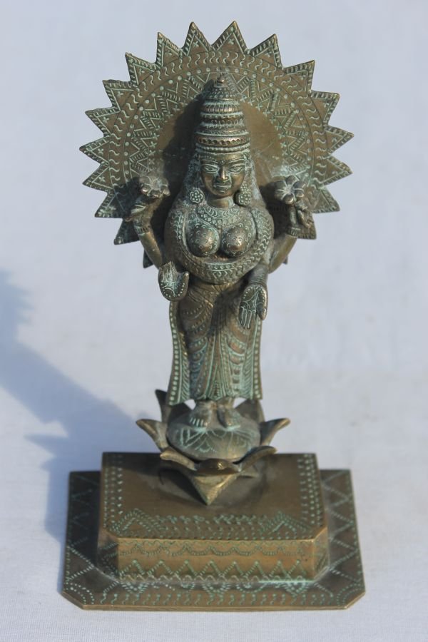 Tibetan/Nepal bronze diety - 6 1/4" tall: Tibetan/Nepal bronze diety - 6 1/4" tall