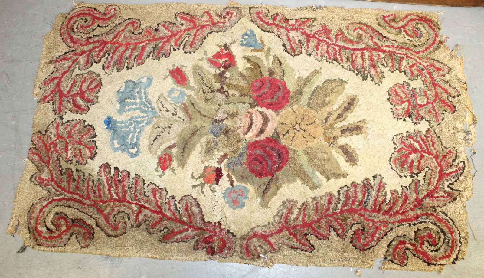 Antique hooked rug w floral center & leaf border - as found - 23"x37" (1 of 5)