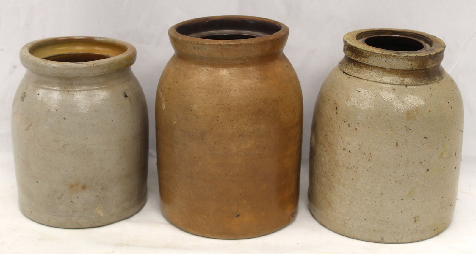 Lot of 3 stoneware jars - as found - missing lids - 6 1/4", 7" & 7 1/4" tall: Lot of 3 stoneware jars - as found - missing lids - 6 1/4", 7" & 7 1/4" tall
