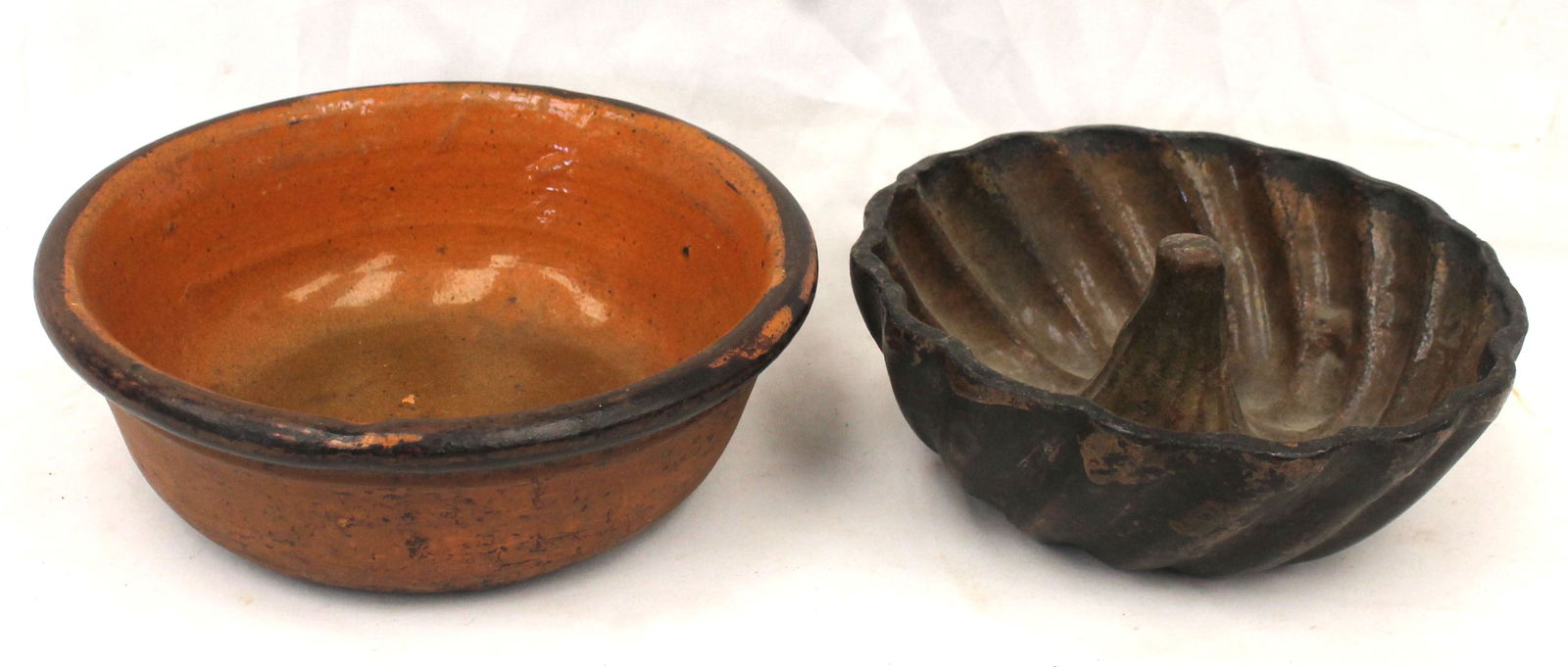 Lot of 2 stoneware items incl bowl & mold - 9 1/4" & 8" diam (1 of 5)